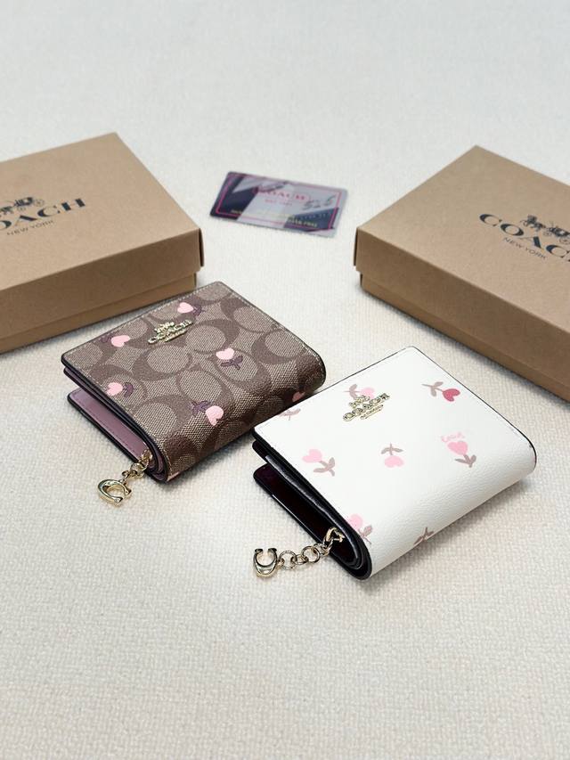 颜色 棕 白尺寸 11X10蔻驰专柜爆款原版牛皮多功能短款钱包卡包精美设计手感一流美妞必备实物超级美