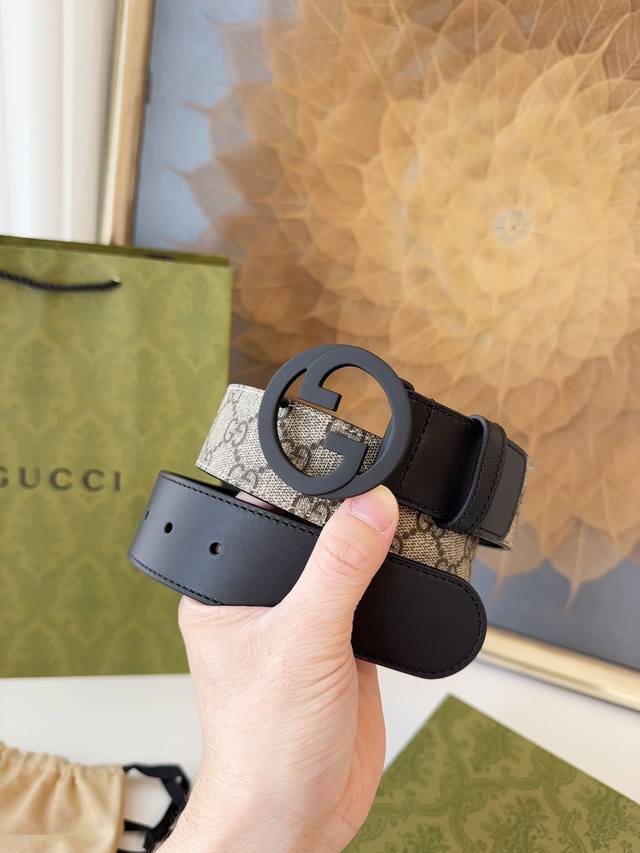 G U C C I 新款圆形互扣式双G搭扣 宽4.0Cm 由原厂进口皮订制专用面料+原厂底皮拼接而成的手工腰带 顶级手工 进口边油 细节层层把控