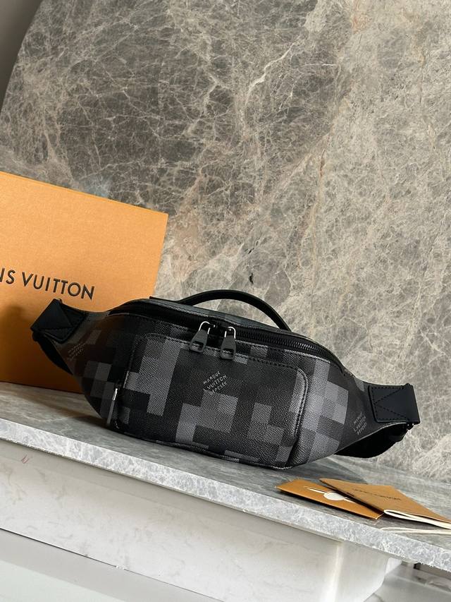 P 163C01动态芯片 顶级原单星 Rush 腰包 M14920 黑格 马赛克 本款 Rush 腰包以 Damoflage Black Jm帆布呈现摩登潮流构