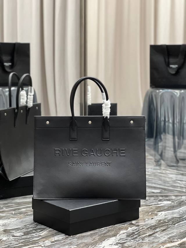 Rive Gauche Tote Bag， 左岸购物袋，从定制皮料到五金在到丝印，每一个细节我都要求完美！Zp购入开模定制，说真的，这是我遇到过最难做的一款购物