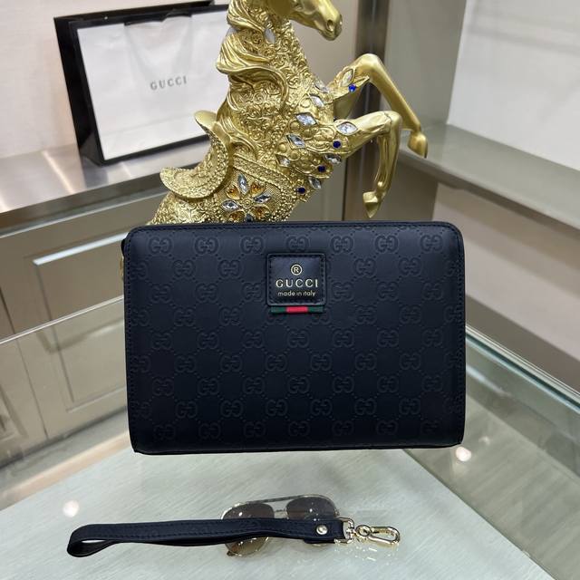 Gucci 古奇 新款手包官网同出步货，时百尚搭款式，高大端气！采用头层进口皮牛配原版五金 带密码锁 居家旅行备必产品 型号：20128-7 尺寸：25-5-1