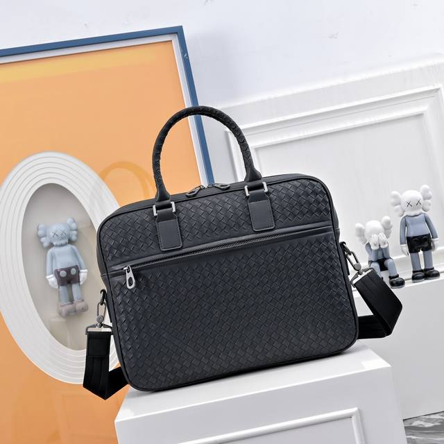 Bv葆蝶家升级版 Bottega Veneta最新款Bv公文包 官网同步 采用顶级皮料 手感柔软舒适超赞 专柜原装乌钢五金专用里布 尺寸:38X7X29Cm 6