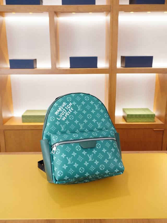 路易威登 官网同步 高版本 原厂双肩背包 不要错过 全原单布料制作 品质极好 超大容量 非市面普通货 来自贸易公司的狠货.. 强调一下 原厂 一直是抢爆的款式