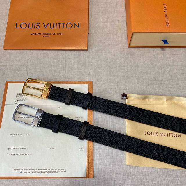 品牌：Lv路易威登 钢扣 等级：原单私货.进口头层牛皮 专柜售、堪比正品！油边精致 电脑车线 手感柔软.实物拍摄无修饰 上身效果超好、长度可裁剪.配专柜全套包装