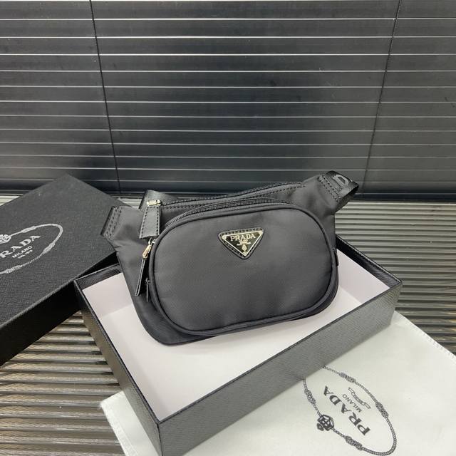 Prada 普拉达 尼龙布腰包 胸包 男士单肩背包 经典百搭 实物拍摄 原厂原版面料 配送防尘袋 配盒 23 X 14 Cm