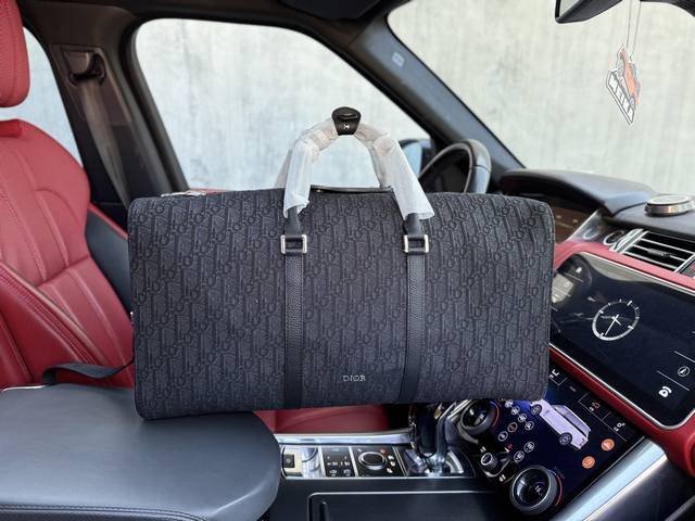 配皮 高端货 新款 “ Dior ”迪奥旅行袋 Dior迪奥手提斜挎旅行包 Dior迪奥 Lingot 可拆卸可调节肩带拉链开合 粒面牛皮革 单肩斜挎手提包 男 配皮 高端货 新款 “ Dior ”迪奥旅行袋 Dior迪奥手提斜挎旅行包 Dior迪奥 Lingot 可拆卸可调节肩带拉链开合 粒面牛皮革 单肩斜挎手提包 男