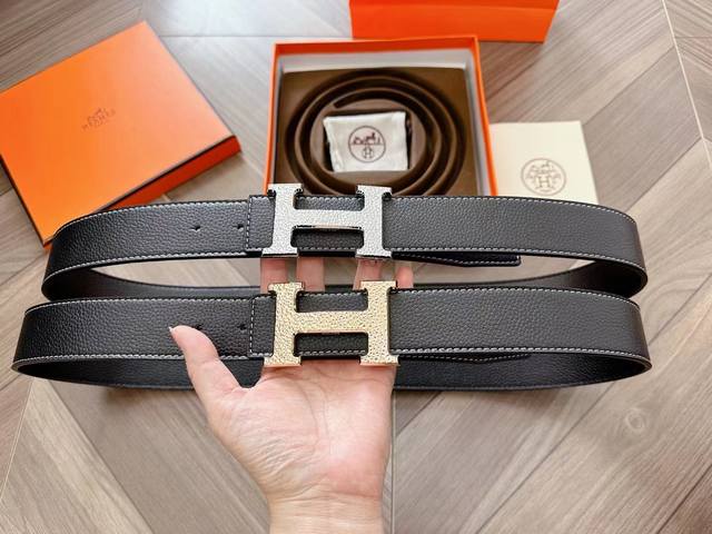 礼盒全套包装~ 爱马仕爱马仕是世界奢侈品 品牌 创建于法国巴黎带身采用纯皮制作 . 更显尊贵 带身宽度:3.8厘米奢侈 保守 尊贵 贵族式风格由整体到细节 有法