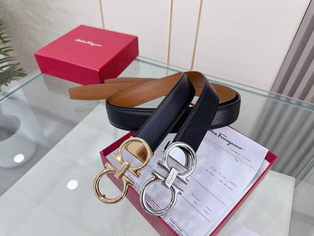 礼物首选Ferragamo菲拉格慕 皮带将摩登设计与精湛的手工技艺完美结合；双面可用打造出风格华贵典雅，实用性和款式并重；3.5Cm宽 搭配最新原版真空电镀五金