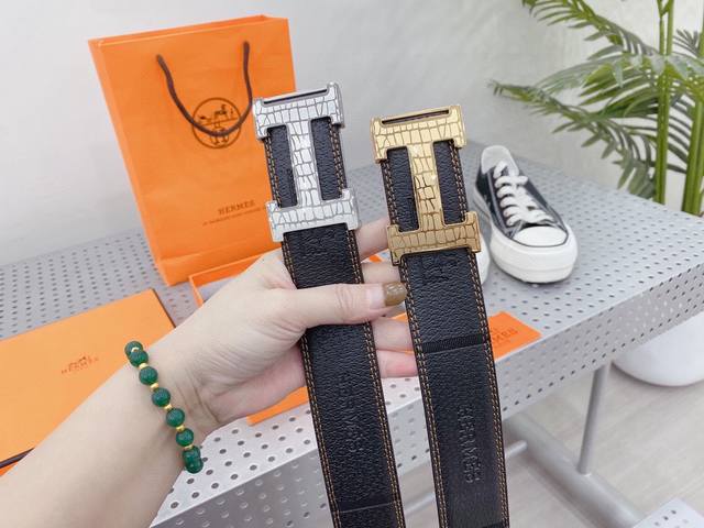 爱马仕原单专柜1:1秘新款扣头搭配双面进口皮腰带采用意式缝线 提升了皮带本身的档次带头精钢打磨 不褪色宽度3.8工艺精湛 结合原单支持验货！ 附带原版包装