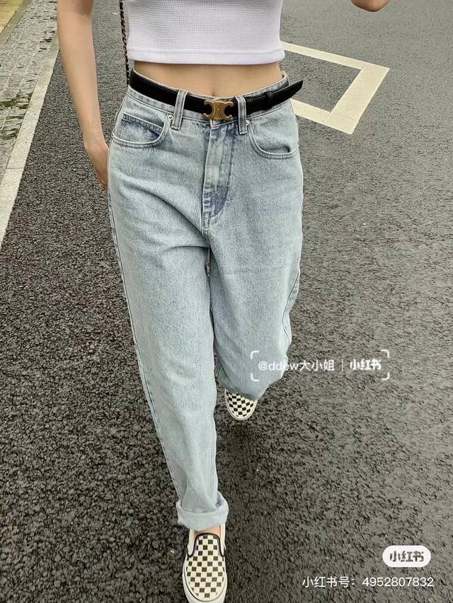 品牌 赛琳女带 描述 双面原版皮不可调节式皮带，赛琳专柜最新爆款 小牛皮材质，配有钯金色牛皮材质 2.5Cm意大利牛皮制造。女神必备单品！