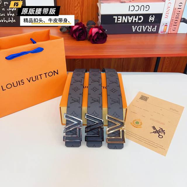 原版品质打孔 品牌：路易L家 男款 颜色：灰 扣头：金 银 黑 扣头：原版精品纯铜五金扣头 带身：原版牛皮 尺寸：宽约：3.8Cm 长约：95Cm-125Cm