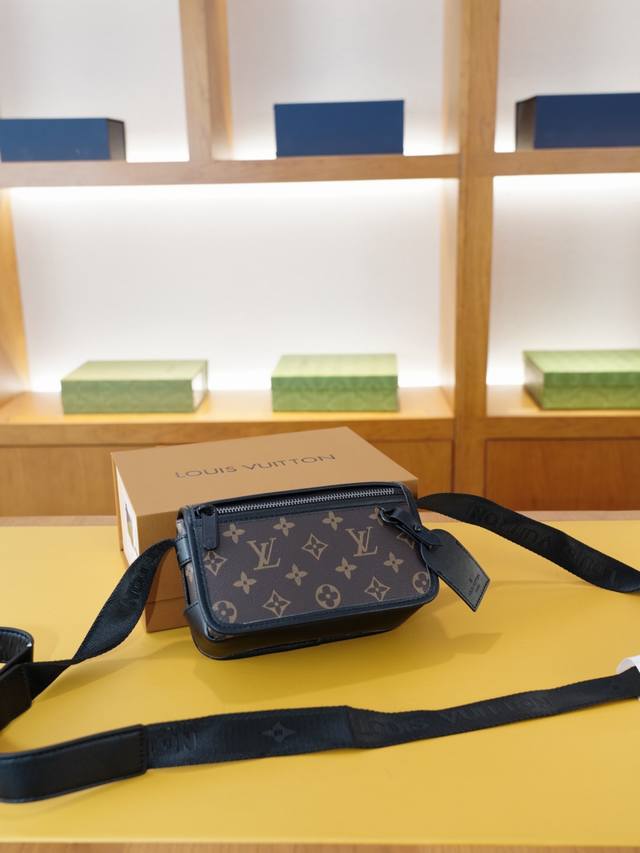 路易威登 官网同步 高版本 斜挎单肩背包 永恒不过时的标志性产品 纯原单牛皮 顶级五金制作 非市面普通版本 今年Lv最爱的款式 全部实拍 实用性非常高 完全不用