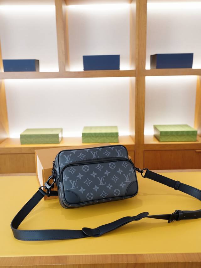 Lv 路易威登 官网同步 高版本 斜挎单肩背包 永恒不过时的标志性产品 纯原单牛皮 顶级五金制作 非市面普通版本 贸易公司订单货 全部实拍 实用性非常高 完全不