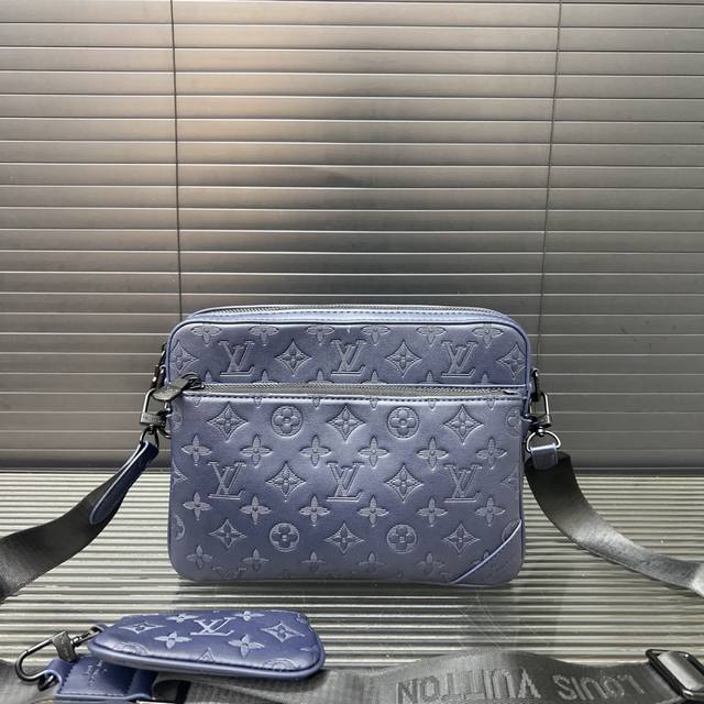 Louisvuitton 路易威登 Trio三合一 压花邮差包 单肩包 男女通用斜挎包 经典百搭 实物拍摄 配送防尘袋 礼盒 25 X 18 Cm。