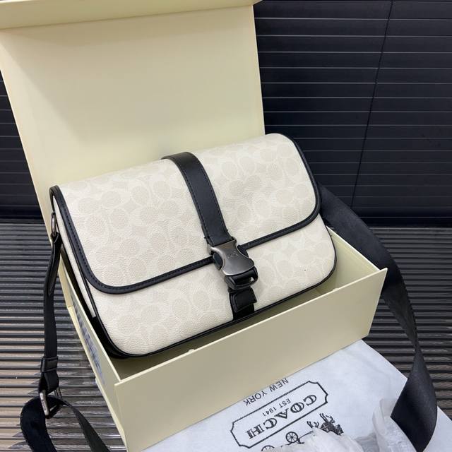 Coach 蔻驰 League29 邮差包 大容量单肩斜挎包 经典Logo搭配原厂工艺材质 休闲百搭 实物拍摄 原厂原版面料 配送折叠礼盒 防尘袋 20 X 2