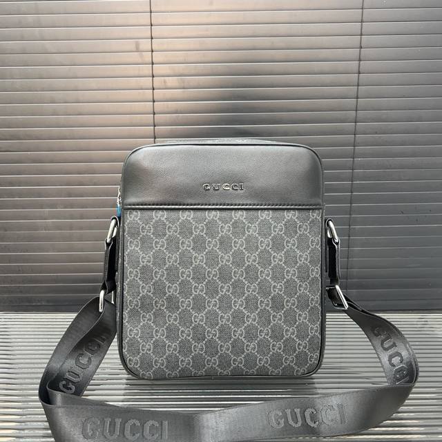 Gucci 古奇 经典老花单肩包 男士斜跨包 采用原厂面料材质 顶级做工 电镀五金 高端货 规格 23 X 27Cm