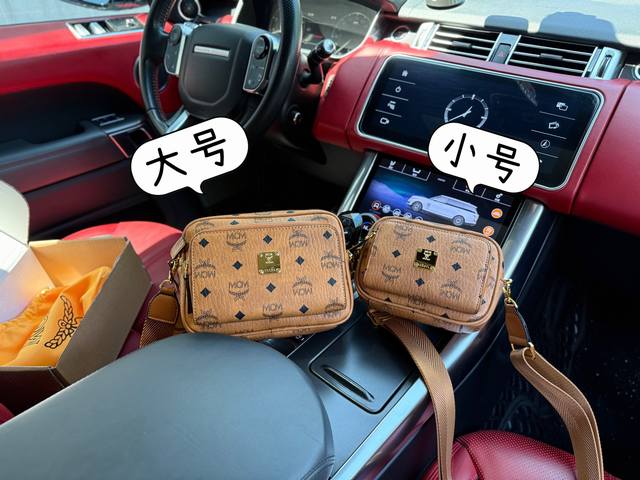 高端货新款 “Mcm”Mcm单肩包 Mcm斜挎包 Mcm Klassik Visetos 老花满印拉链开合 皮革 相机包单肩斜挎包 男女同款 干邑色 高清五金L