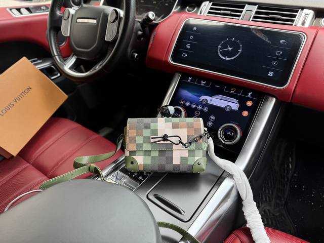 高端货 新款 “Louis Vuitton”Lv单肩包 路易威登单肩 差包 M83172 Louis Vuitton Steamer 迷彩系列 棋盘格设计磁扣开