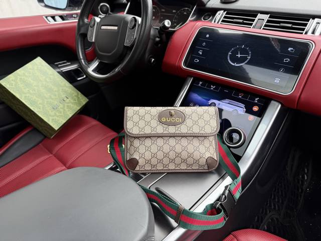 高端货 新款 “ Gucci ”古奇腰包 Gucci古驰单肩包 虎头斜挎包 Gucci古驰 Neo Vintage系列 烫金徽标老花满印虎头装饰条纹肩带 帆布拼