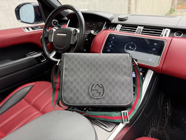 高端货 新款 “ Gucci ”古奇单肩包 Gucci古驰邮差包 Gucci古驰 Ophidia 双G徽标可调节肩带磁力翻盖扣 帆布拼皮革 邮差包单肩斜挎包 中