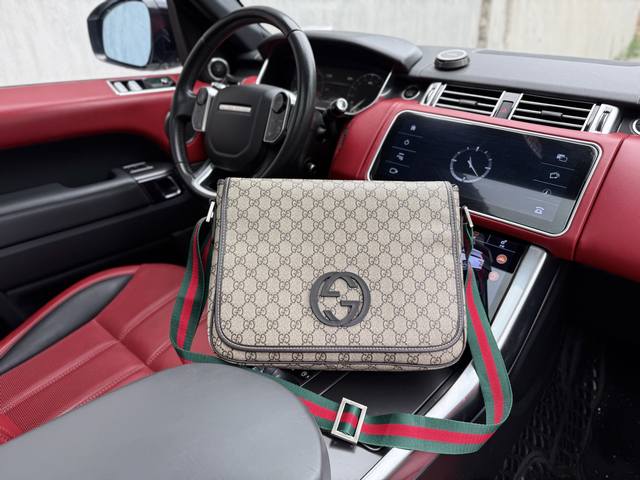 高端货 新款 “ Gucci ”古奇单肩包 Gucci古驰邮差包 Gucci古驰 Ophidia 双G徽标可调节肩带磁力翻盖扣 帆布拼皮革 邮差包单肩斜挎包 中