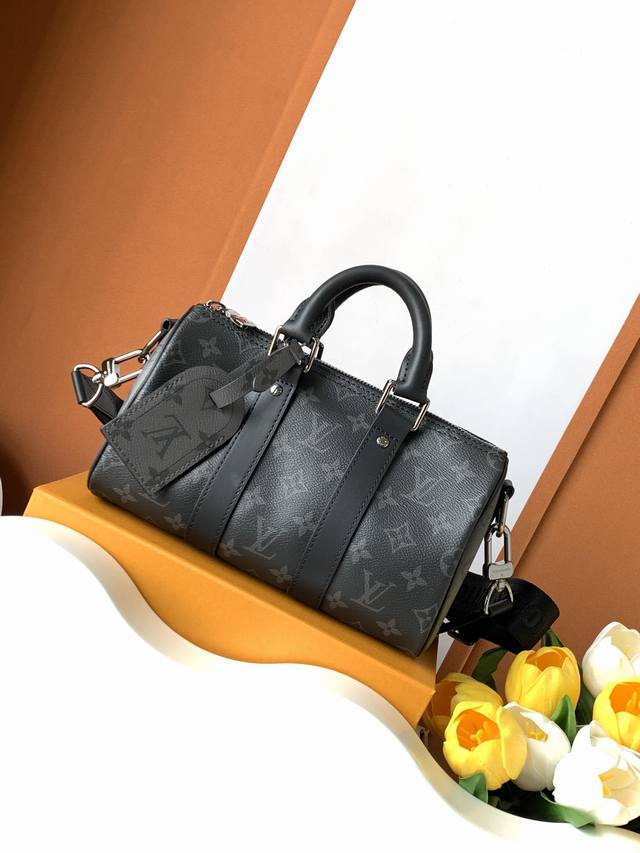 动态变码芯片 Keepall 25 手袋 特级加强版 型号： M46271 皮料： 是意大利A级皮料 五金： 采用进口A级全钢五金 包装： 全套原厂Mb包装 尺