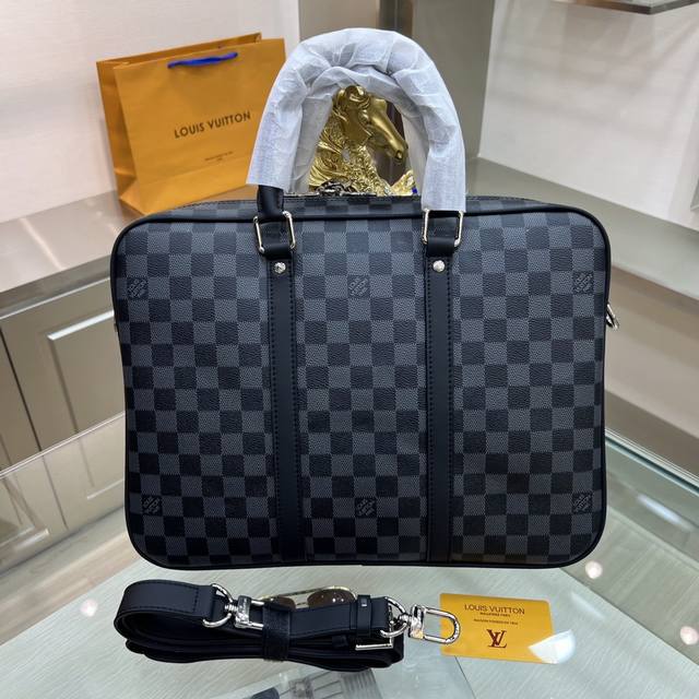 Louis Vuitton 路易威登 M41478 黑格公文包独家实拍！粗犷的Damier Graphite格纹帆布赋予此款Porte-Documents Vo