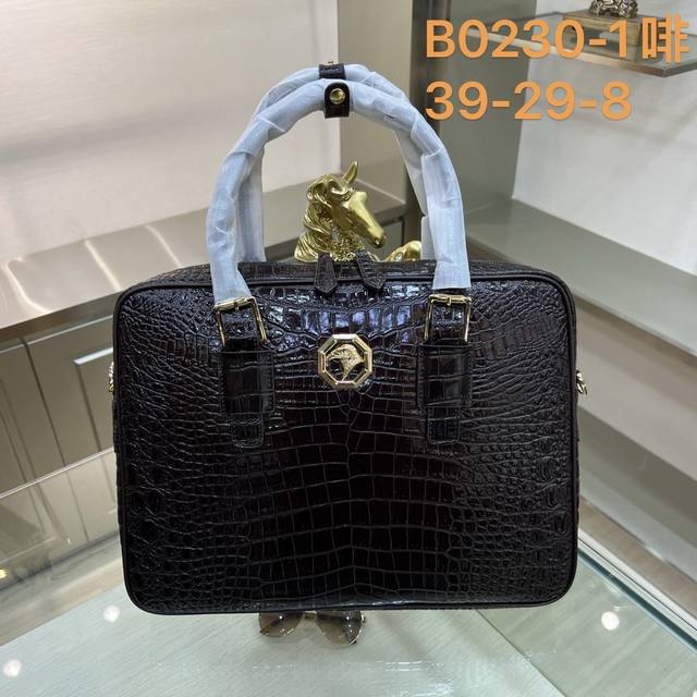 Stefano Ricci-B0230-1史蒂芬 专柜最新款男士公文包 采用进口小牛皮压鳄鱼纹 皮质柔软 纹路清晰可见 手感超赞 高贵五金 时尚鹰头金标 质量看