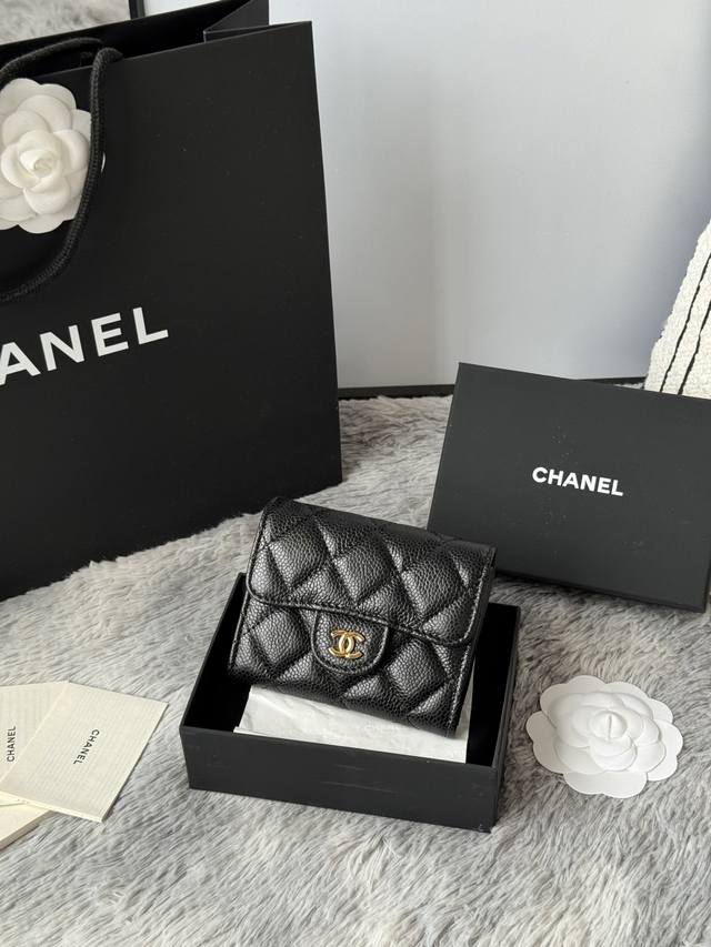 升级版Chanel。 经典Cf卡包款号A31504 顶级皮料五金，菱格纹路.原单品质！细节美到淋漓尽致 全套包装！尺寸8.5*12.5*2.5颜色如图所示