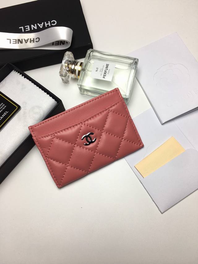 Chanel 香奈儿专柜款卡包款号:A 尺寸:7.5×11.2×0.5Cm 里外全羊皮+银色五金做工精细 品质高端 配件齐全