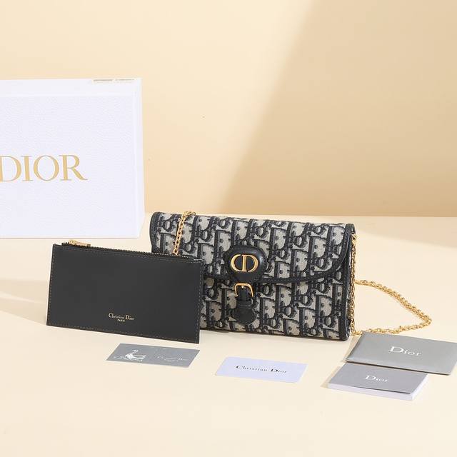 真正的原厂货，正品级品质，我们确保所有材料，五金，车线，油边都达到正品百分百的原材料 Dior Bobby East-West 链条手袋蓝色Oblique 印花