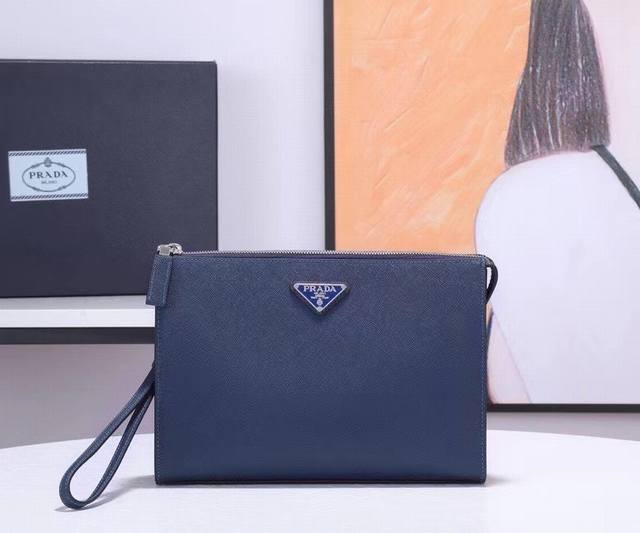 配原厂盒子 Prada男士手包专柜最新款式,官网同步,正品开发,型号2Ne007,颜色:蓝色和黑色/三角唛,内码布标165代工码 意大利顶级原单十字纹牛皮质感极 配原厂盒子 Prada男士手包专柜最新款式,官网同步,正品开发,型号2Ne007,颜色:蓝色和黑色/三角唛,内码布标165代工码 意大利顶级原单十字纹牛皮质感极