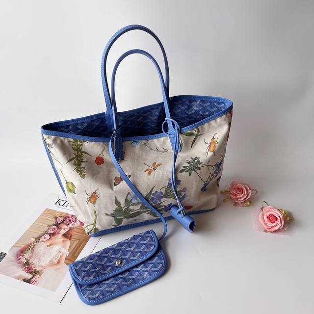 Goyar 戈雅 购物袋小号 Goyard手绘花纹有自己的特色，不管是亮眼的鲜艳色，还是低调的深色系，拿起来都很显质感。购物袋简单大方，时尚 百搭原版皮，原版五