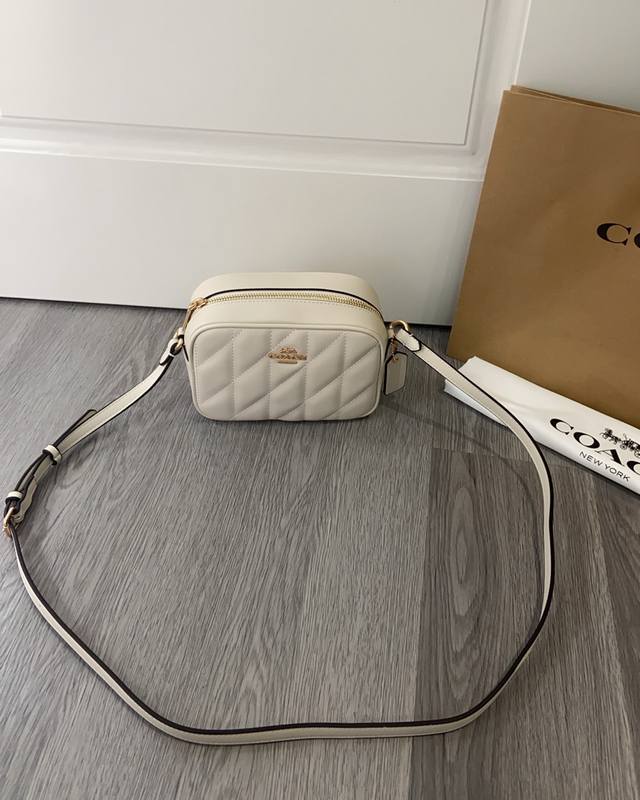 Coach 2025 三月新品 Cy779 Jamie小号菱格相机包非常小清新夏天用非常舒服超级奈斯 大手机可以放，尺寸约18X13X6Cm