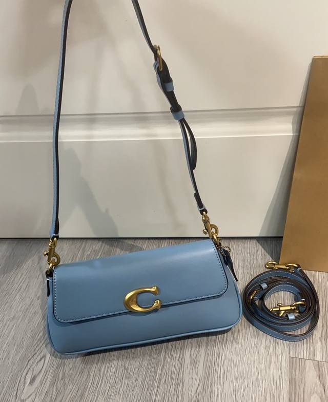 5月新品 Cba83 Cam16 Jet Bag梯形小方包 也称法棍包 可以肩挎也可斜跨很实用 精致优雅的设计手机充电宝钥匙 尺寸25 12 6。