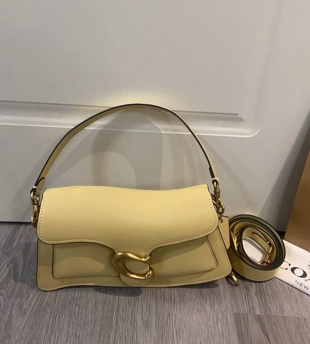 Coa*H Newcan26 Tabby海浪包打在我心上~春天的季节就要一起多胺不是P图过重是海浪的包型哦 尺寸26Cm Coa*H Newcan26 Tabby海浪包打在我心上~春天的季节就要一起多胺不是P图过重是海浪的包型哦 尺寸26Cm