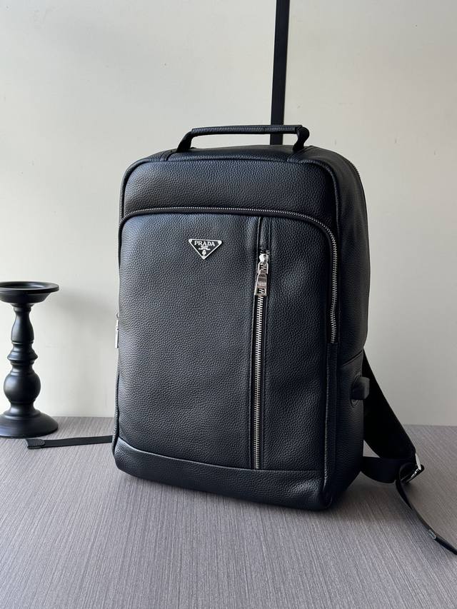 顶级专柜老鼠高端狠货 最新火爆款普拉达手提双肩背包大量出货啦,叫嚣专柜货顶级原单货纸上谈兵吹牛皮的咱不会,请让狠货说话。款式可以复制抄袭,材料做工骗不了懂的人。 顶级专柜老鼠高端狠货 最新火爆款普拉达手提双肩背包大量出货啦,叫嚣专柜货顶级原单货纸上谈兵吹牛皮的咱不会,请让狠货说话。款式可以复制抄袭,材料做工骗不了懂的人。