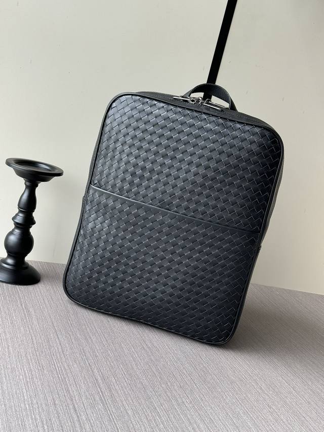 顶级专柜老鼠高端狠货 最新火爆款Bv纯手工编织双肩背包大量出货啦,叫嚣专柜货顶级原单货纸上谈兵吹牛皮的咱不会，请让狠货说话。款式可以复制抄袭，材料做工骗不了懂的