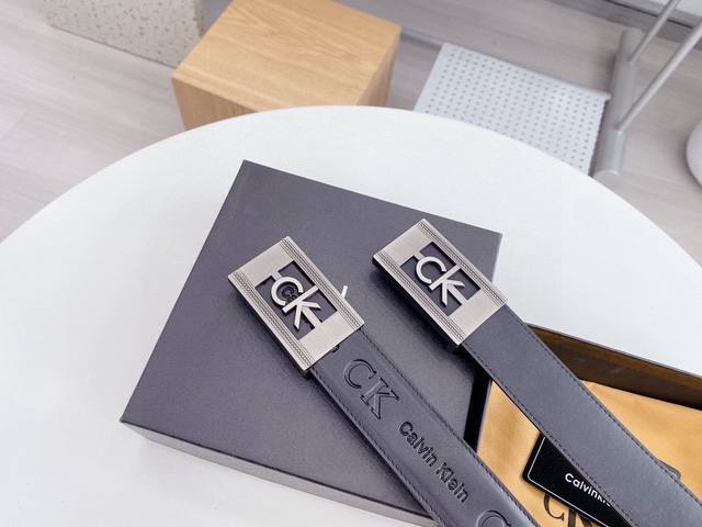 Ck 美国品牌 为全球最大的高级时尚控股公司以传统手工设计和款式新颖誉满全球 此款采用纯牛皮名师制作 随心驾驭[奸笑] 附带原版包装 宽度3.8厘米。