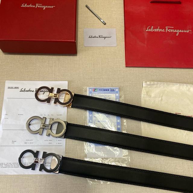 品牌:菲拉格慕Ferragamo 等级:原版品质.头层牛皮 专柜售经典爆款开模。油边精致 电脑车线 手感柔软.实物拍摄无修饰 上身效果超好、长度可裁剪.配专柜全 品牌:菲拉格慕Ferragamo 等级:原版品质.头层牛皮 专柜售经典爆款开模。油边精致 电脑车线 手感柔软.实物拍摄无修饰 上身效果超好、长度可裁剪.配专柜全