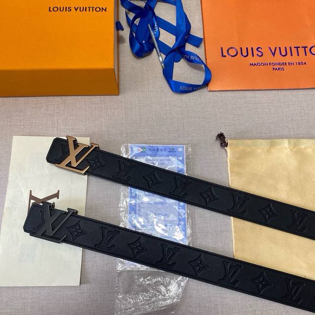 品牌：路易威登Lv 钢扣 等级：原版品质.进口牛皮 专柜售经典爆款开模。油边精致 手感柔软.实物拍摄无修饰 上身效果超好、长度不可裁剪.配专柜全套包装.送礼自带