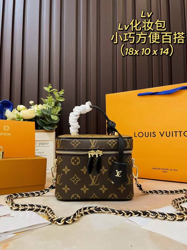 细节图牛皮 礼盒包装 Lv 新款 Vanity Pm 化妆箱 软盒子 太鸡肋 近几年Lv的脑洞真的是越开越大,设计独特而经典 小巧的独特造型,搭配各种复古的颜色 细节图牛皮 礼盒包装 Lv 新款 Vanity Pm 化妆箱 软盒子 太鸡肋 近几年Lv的脑洞真的是越开越大,设计独特而经典 小巧的独特造型,搭配各种复古的颜色