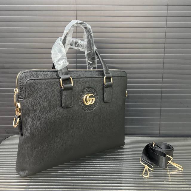 Gucci 古奇 密码锁牛皮公文包 男包 电脑包 手提包 经典百搭 实物拍摄 高端品质 配送防尘袋 28 X 38 Cm。