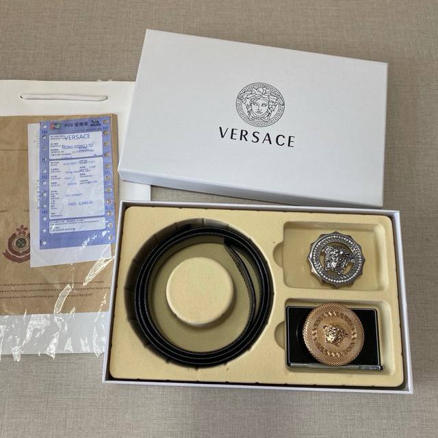 Versace精品款 ☆双扣礼盒套装 含礼盒 专柜有售 范思哲专柜在售正品 此款采用头层牛皮制作 走线油边细致 正品开模 搭配广州原版扣经久耐用、3.8Cm规格