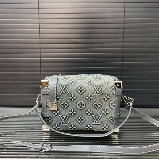 Louisvuitton 路易威登 Trunk 丹宁牛仔布男女通用手提单肩斜挎包 经典百搭 实物拍摄 配送防尘袋 礼盒 24 X 16 Cm