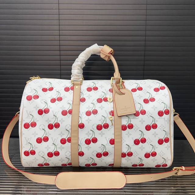 Louisvuitton 路易威登 Keepall45 樱桃印花单肩斜挎手提包 旅行袋 手提包袋 机场包 实物拍摄 配送防尘袋 45 X 27 Cm。