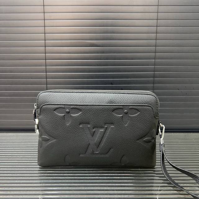 Louisvuitton 路易威登 密码锁牛皮手拿包 卡包钱包多功能男包 采用精湛镶嵌细工,实物拍摄 原厂原版面料 配送礼盒 27 X 18 Cm。 Louisvuitton 路易威登 密码锁牛皮手拿包 卡包钱包多功能男包 采用精湛镶嵌细工,实物拍摄 原厂原版面料 配送礼盒 27 X 18 Cm。