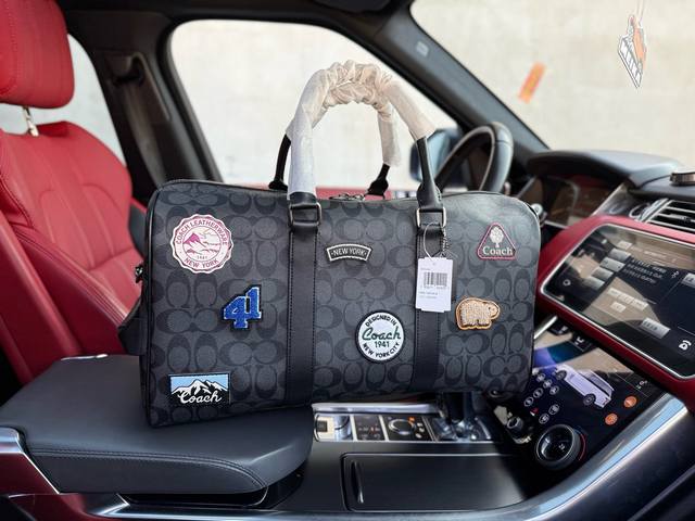 高端货 新款 “ Coach ”蔻驰旅行袋 Coach蔻驰手提旅行包 Venturer 45 经典老花满印拉链开合滑雪贴饰 帆布配皮拼小牛皮 手提单肩斜挎包 大