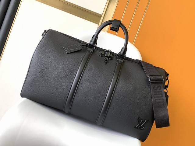 M21420黑色M57088小号 头层皮 顶级原单 本款 Keepall 旅行袋选用 Lv Aerogram 牛皮革塑造经典构型，见证路易威登的精湛皮革匠艺。皮