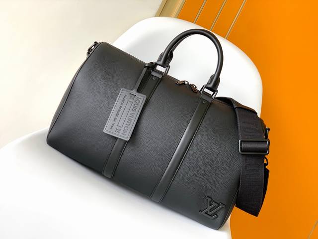 顶级原单M21420大号 M57088小号 头层皮推出 Aerogram 版本的新款 Keepall BandoulièRe 40 旅行袋，由黑色柔软粒面皮革制